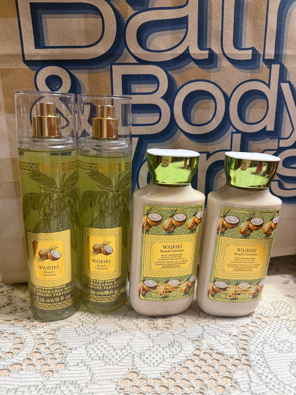 Bath & Body Works Waikiki Beach Coconut Mist & Lotion Set - Green & Gold